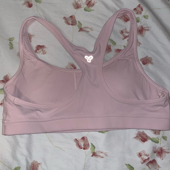 Aritzia sports bra in pink - Picture 2 of 2